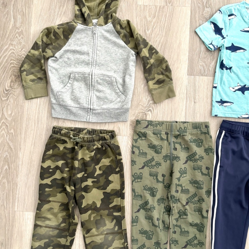 ** LOT Toddler Boy Clothes Camo Sweatshirt, Sweatpants, Shark T-shirt Size 3T ** - Picture 3 of 14